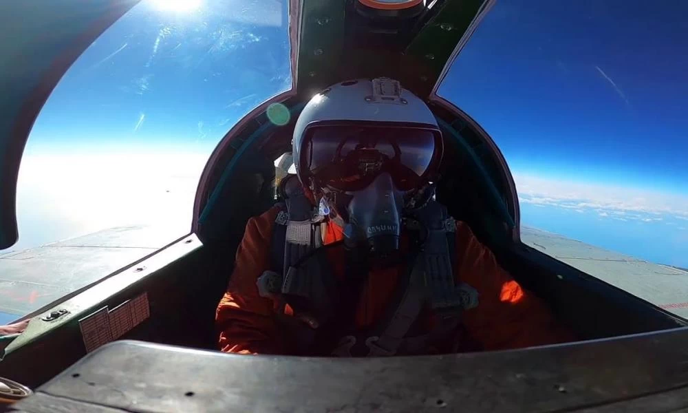 Ρωσικό MiG-31 προσομοιώνει αερομαχίες στη στρατόσφαιρα - Βίντεο